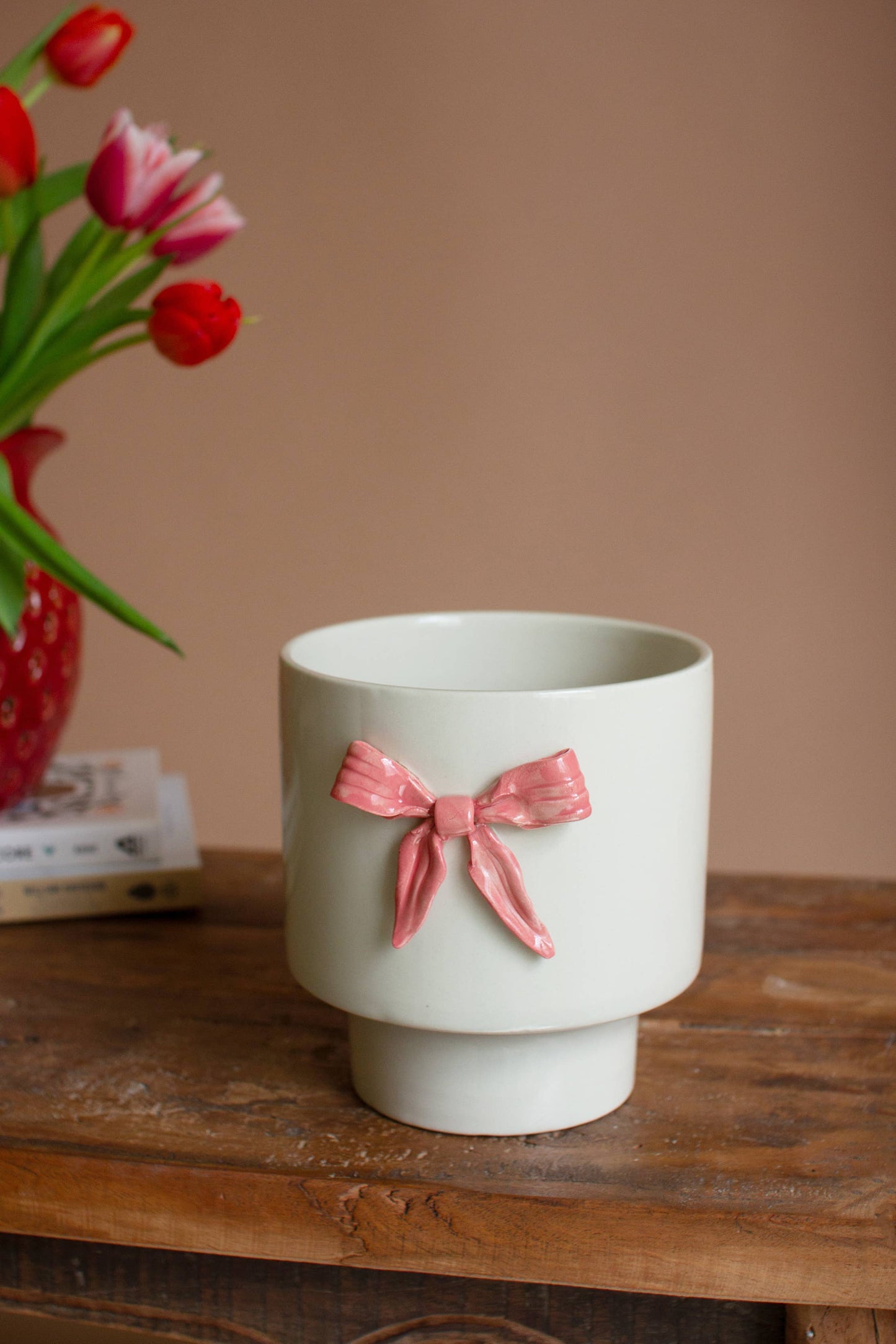 CERAMIC FLOWER POT WITH PINK BOW