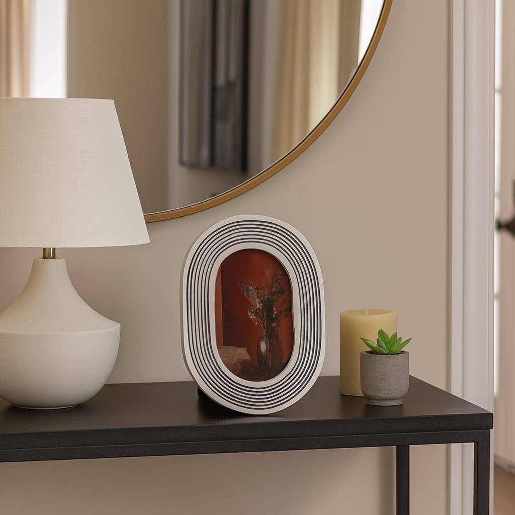 Photo Frame - White/Black Resin Etched Lines, 4x6 in.