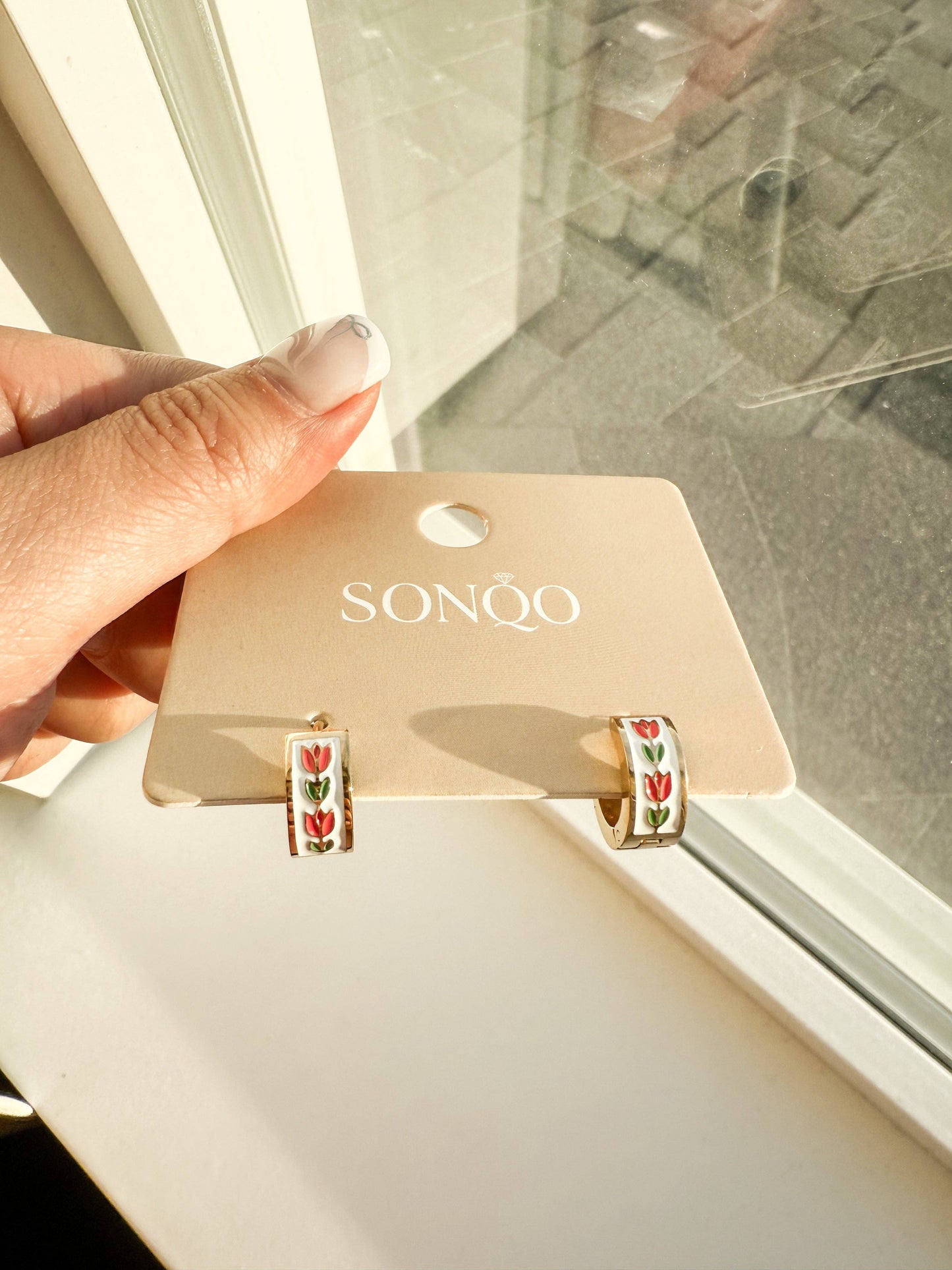 Coral tulips hoops in Gold