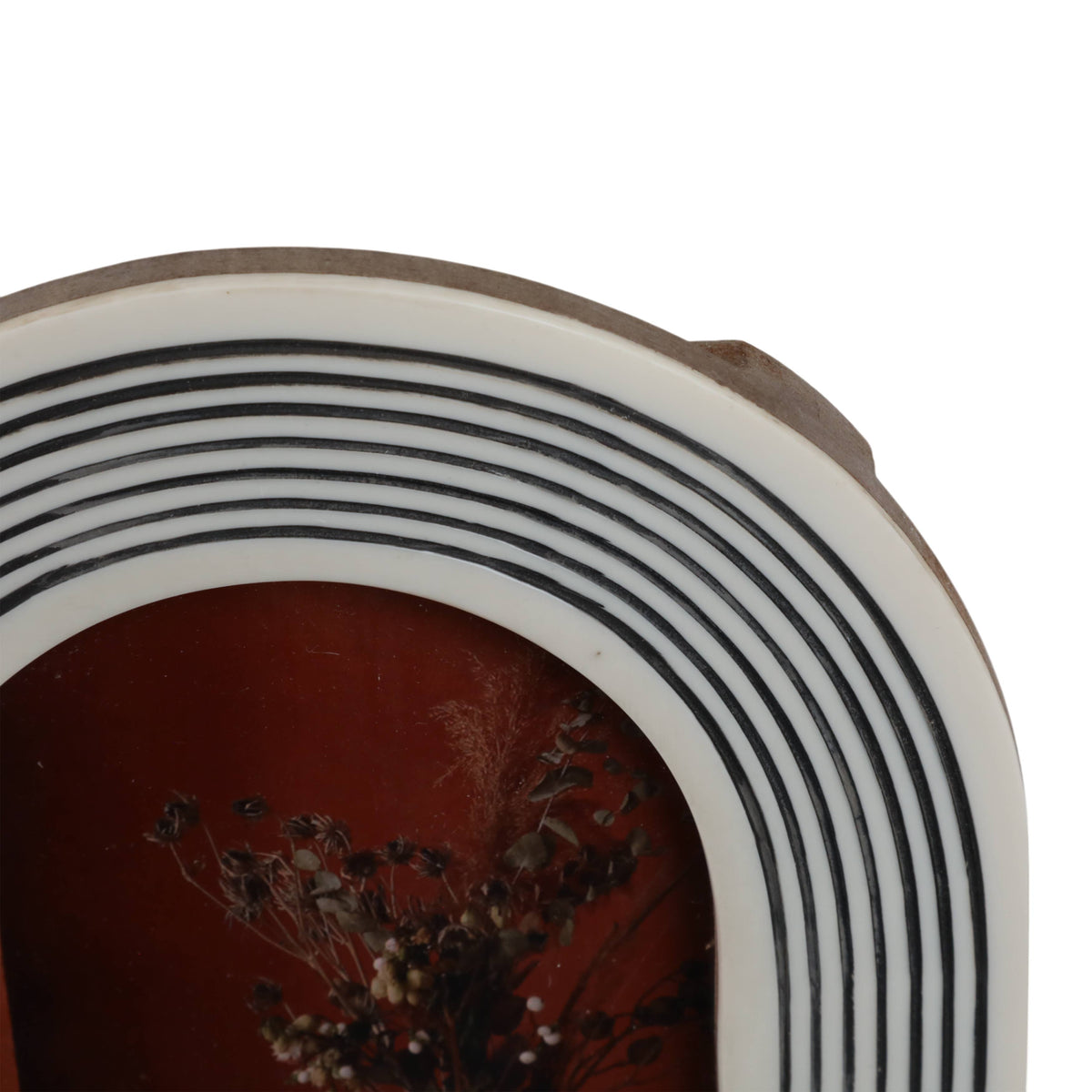 Photo Frame - White/Black Resin Etched Lines, 4x6 in.