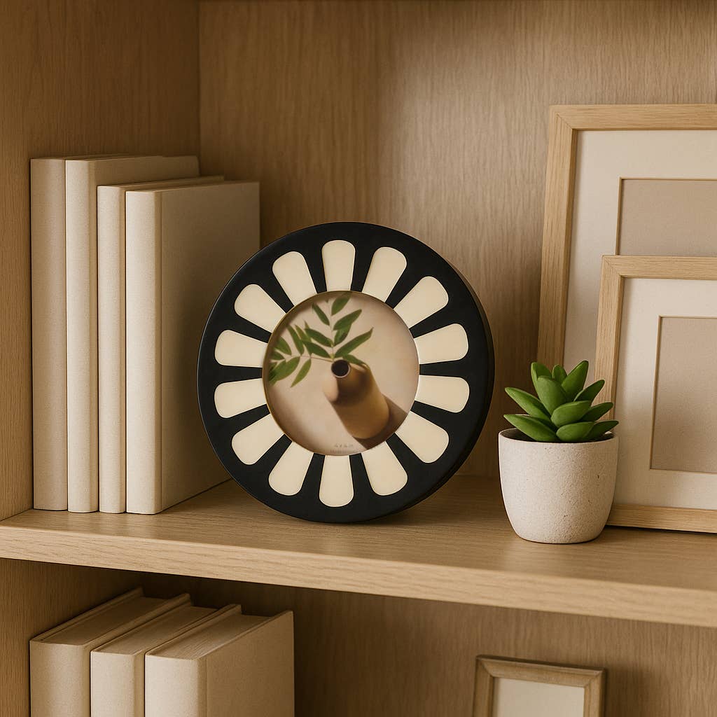 Photo Frame - Black/Ivory Resin Round Flower Design, 4x4 in.
