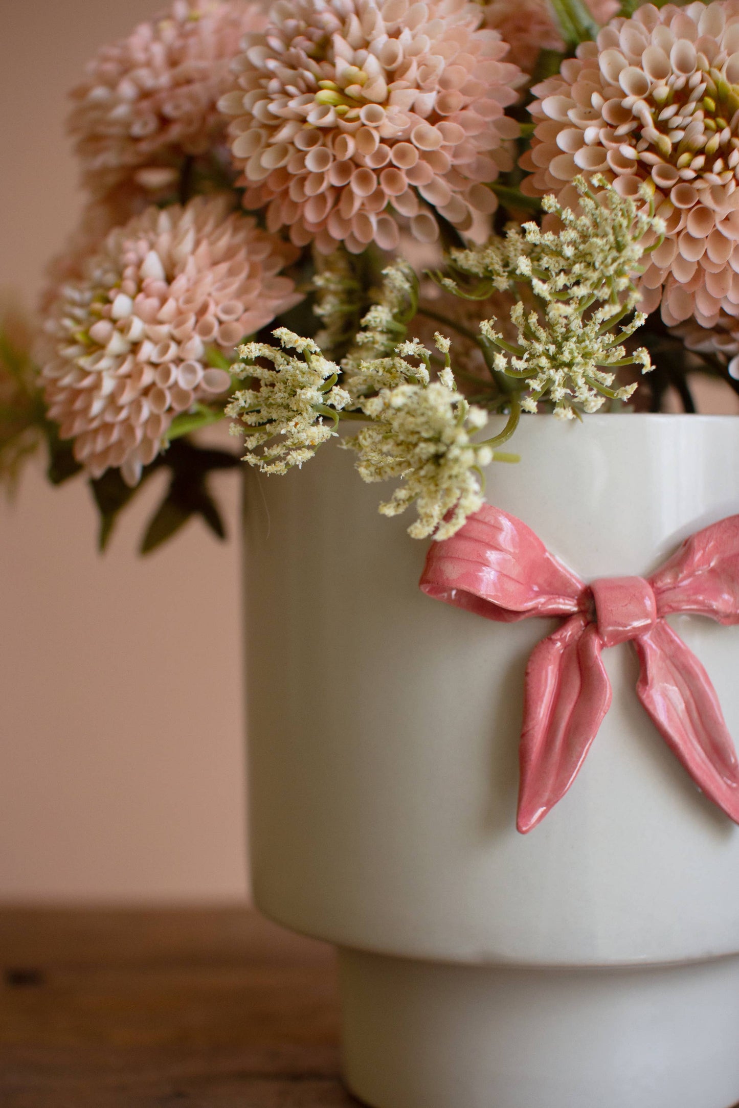 CERAMIC FLOWER POT WITH PINK BOW
