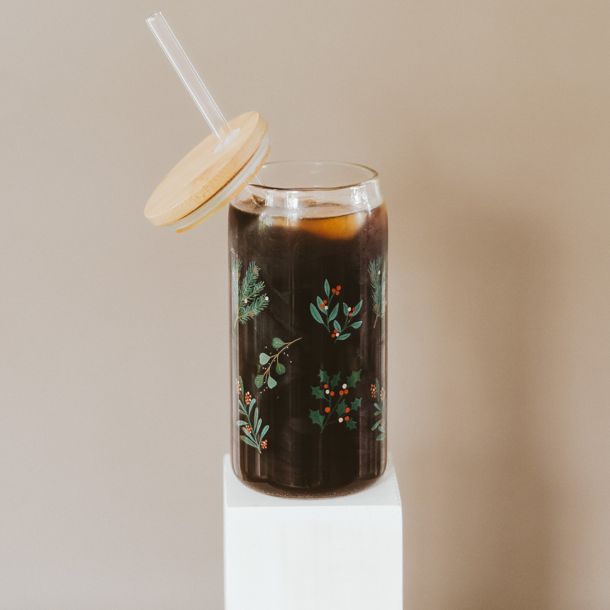 Holly 17 oz Can Glass w/ Straw & Lid - Christmas Gifts