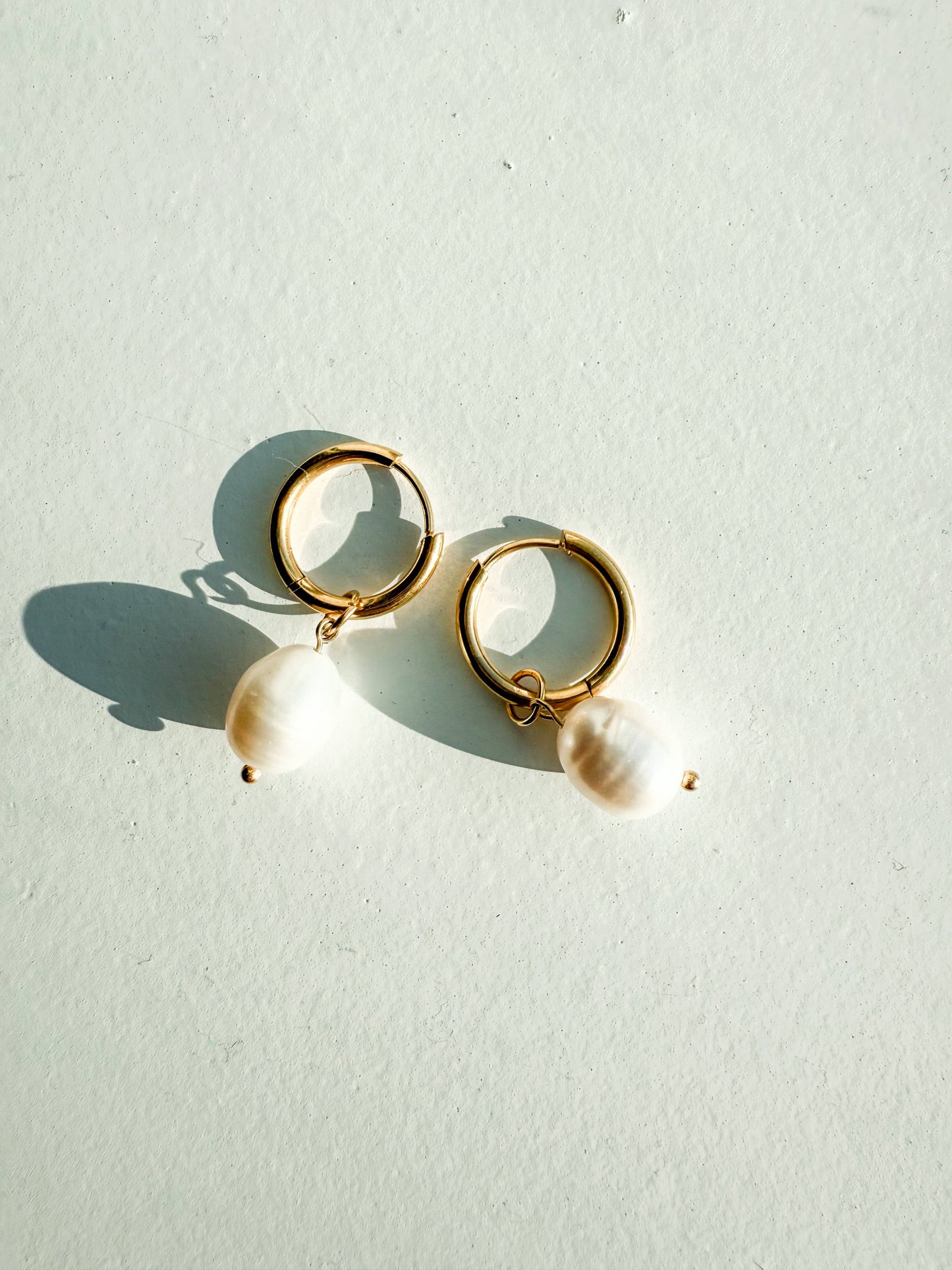 Perlas earrings in Gold