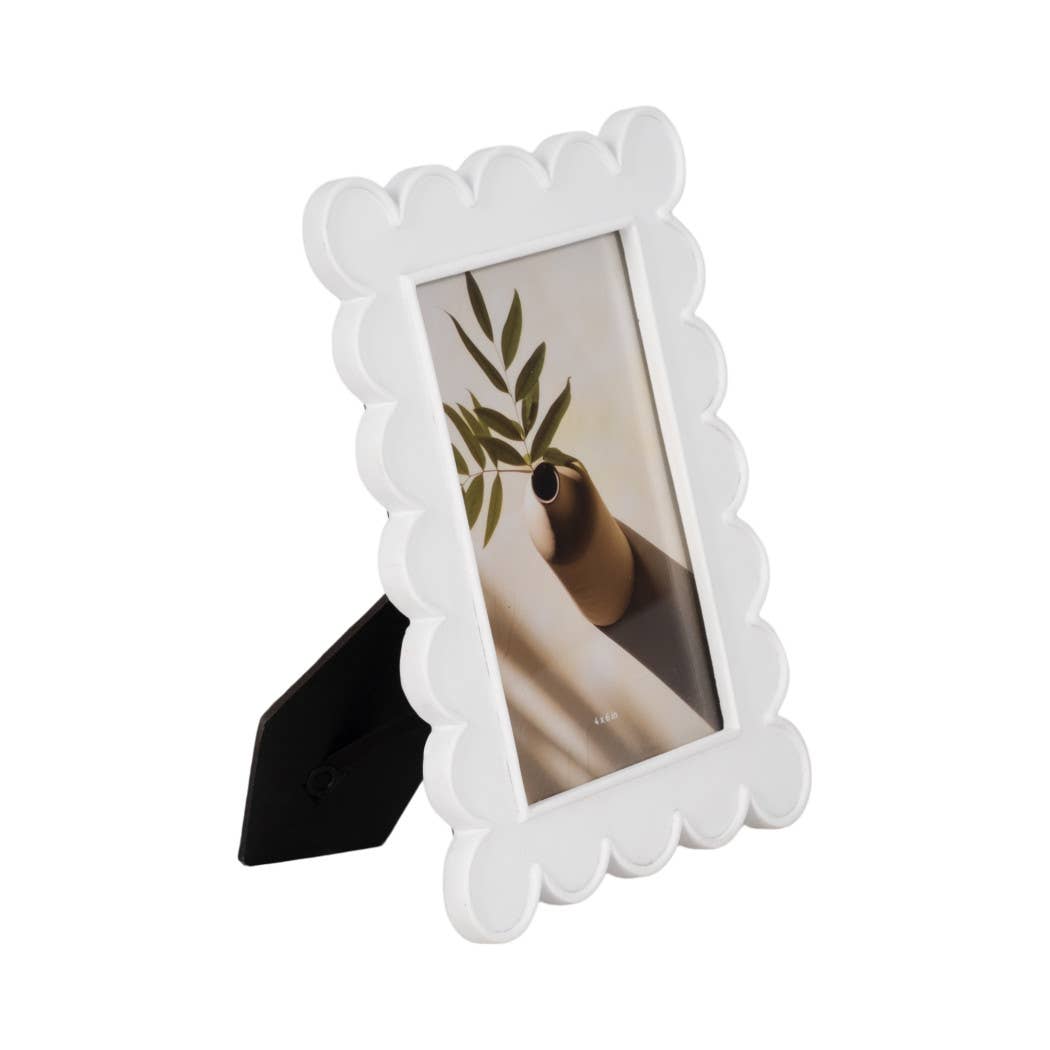 Photo Frame - Resin with Decorative Scalloped Edge