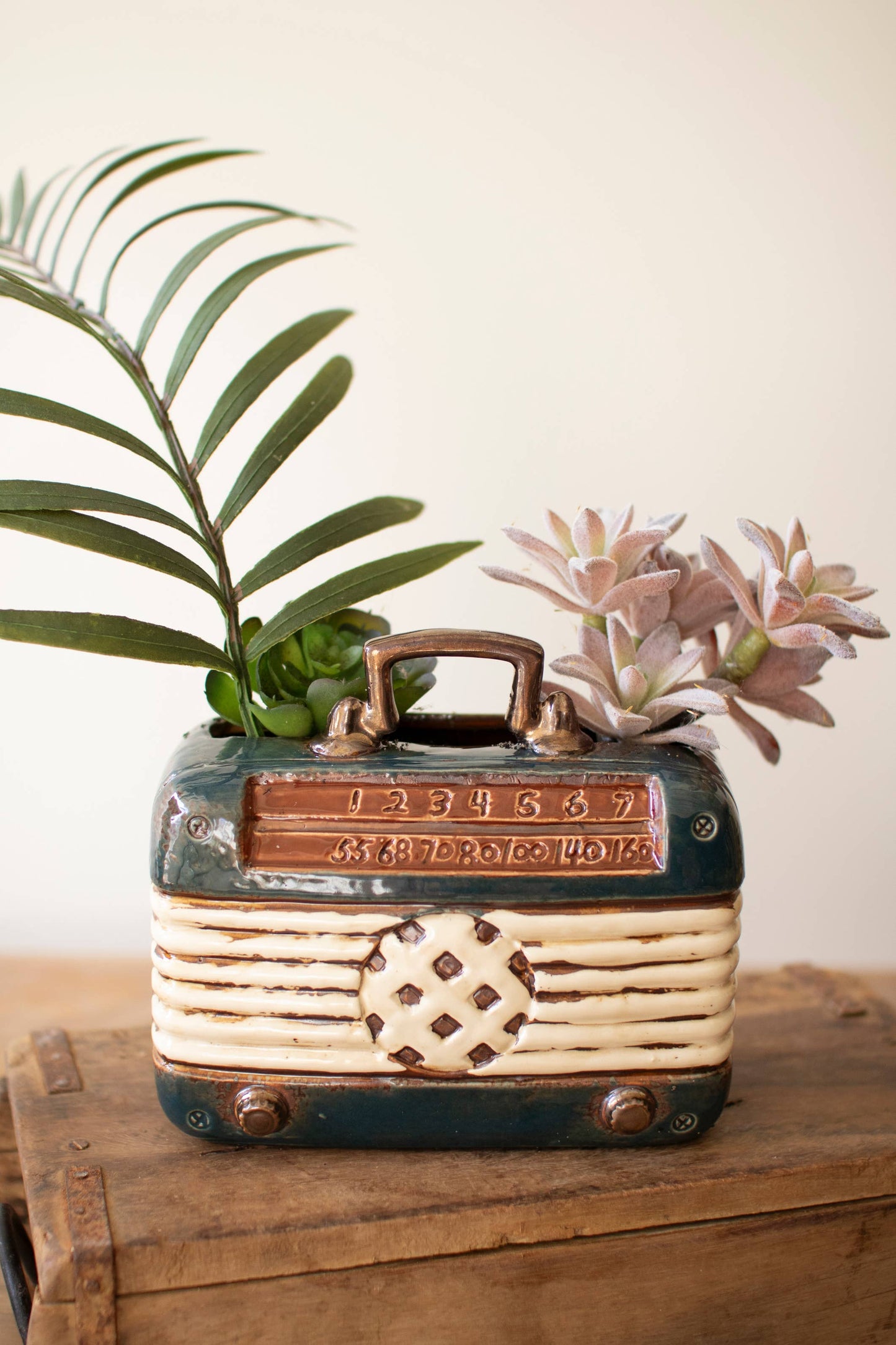 CERAMIC RADIO PLANTER