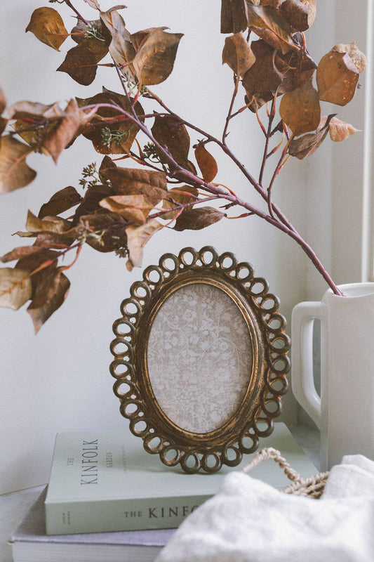 Fancy Scalloped Oval Photo Frame