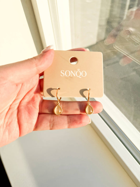 Champagne cat eye earrings