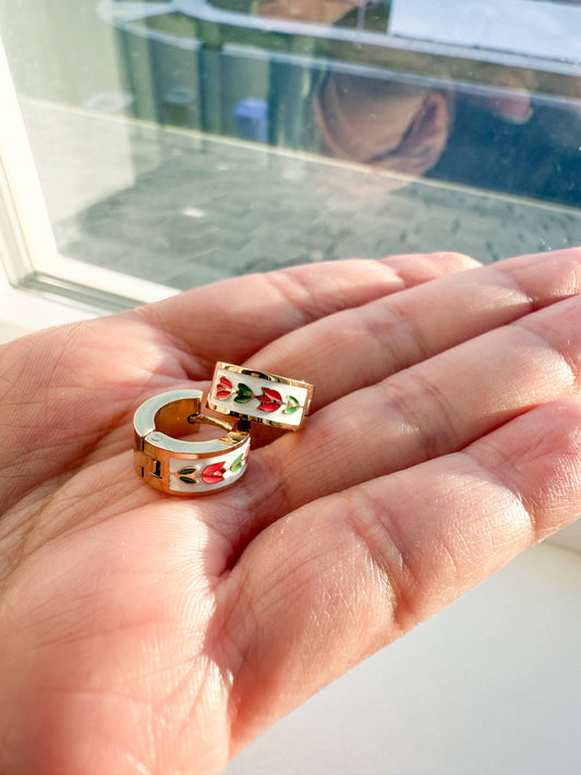 Coral tulips hoops in Gold