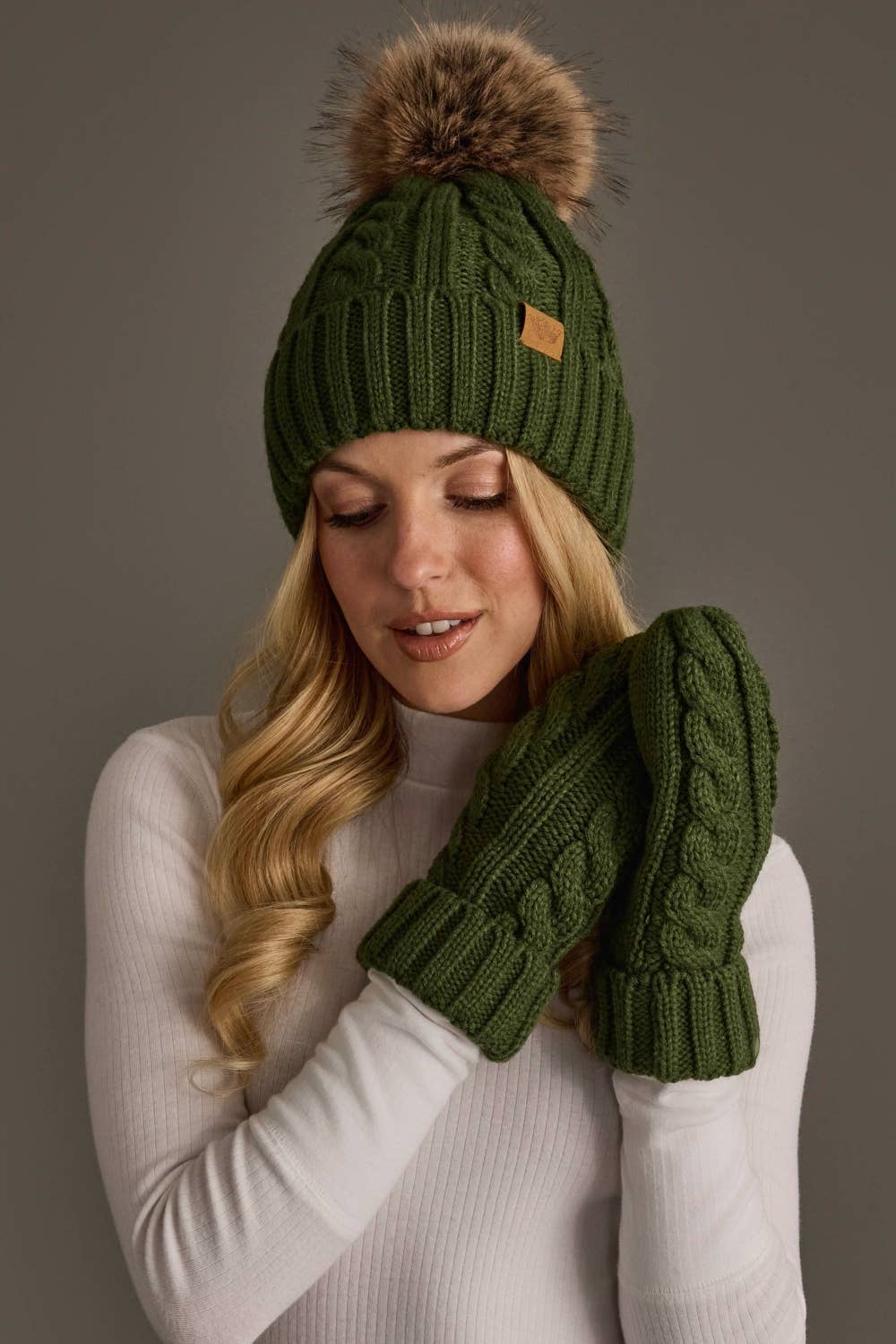 Dk. Green Cable Knit Design Pom Hat
