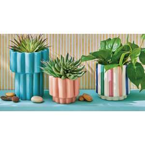 Pink Scallop Short Stoneware Planter with Silicone Plug