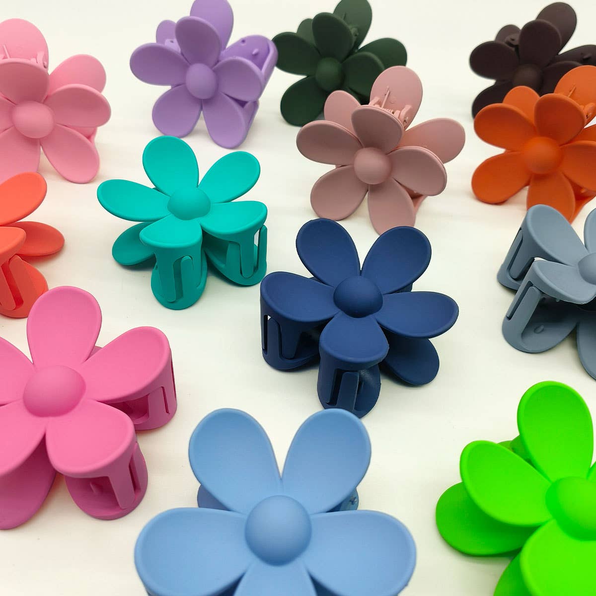 MATTE CUTE FLOWER HAIR CLAW CLIP_CWAHA0089