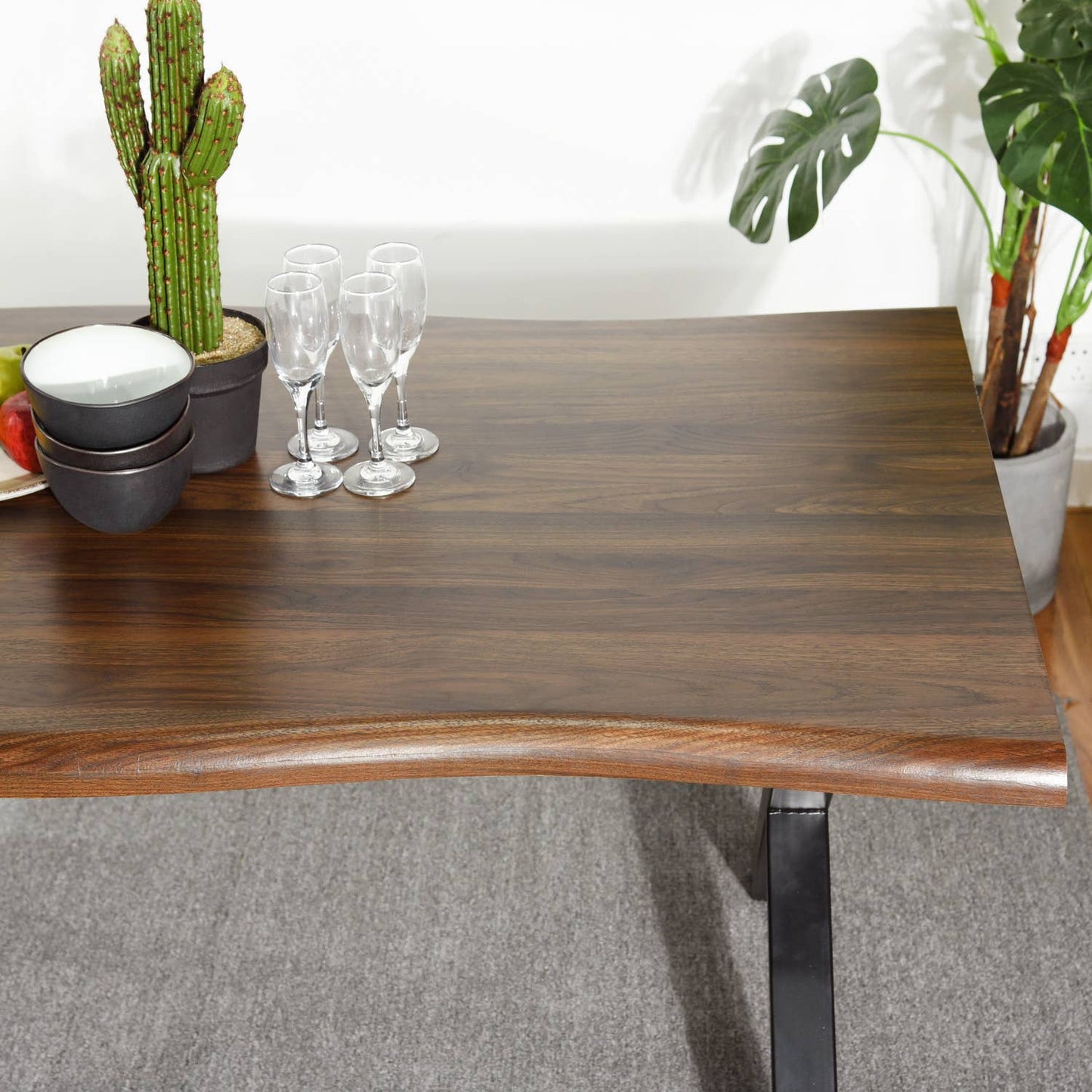 63in Dining Table with Wave-Edge for Family Christmas