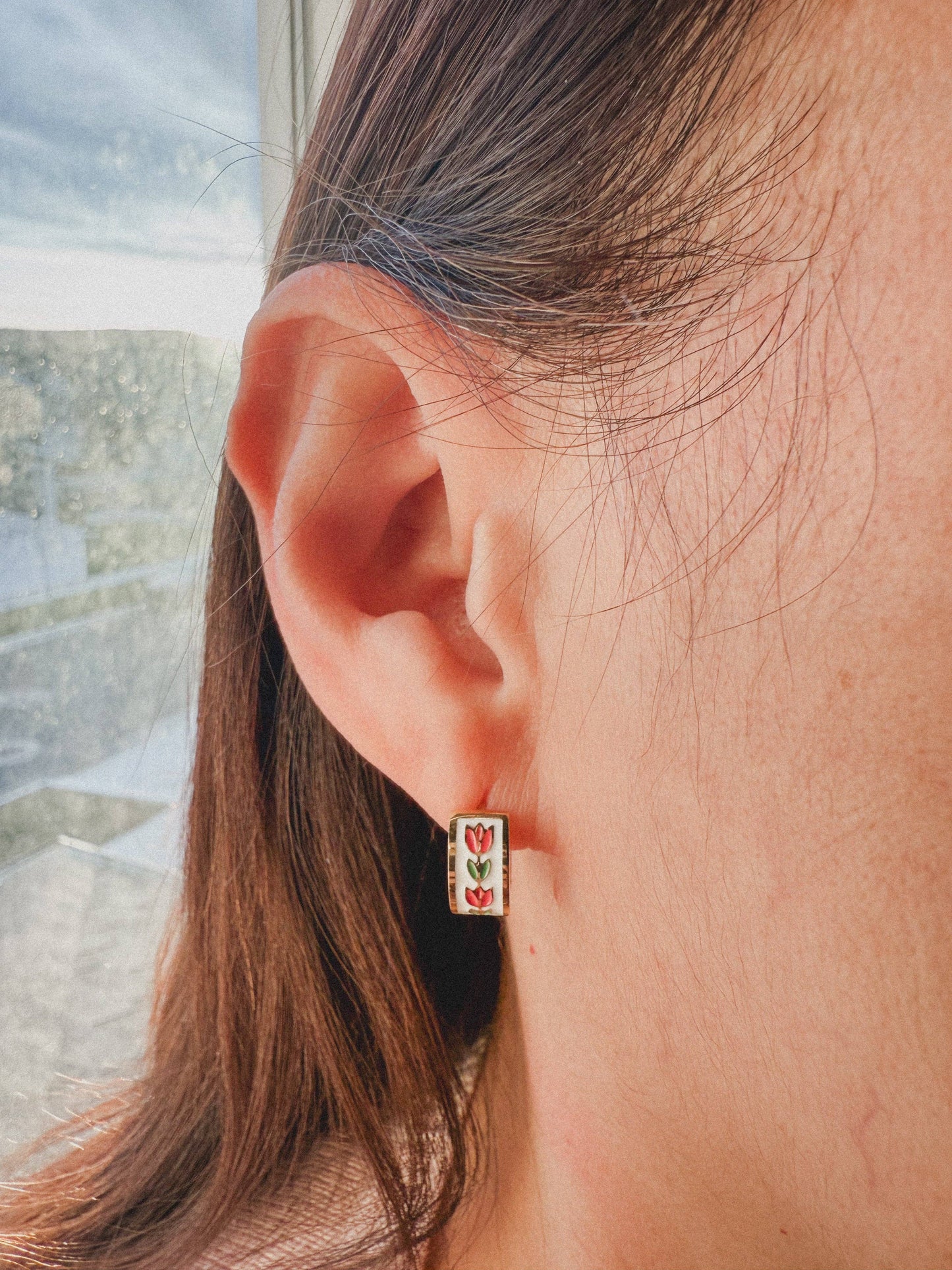 Coral tulips hoops in Gold
