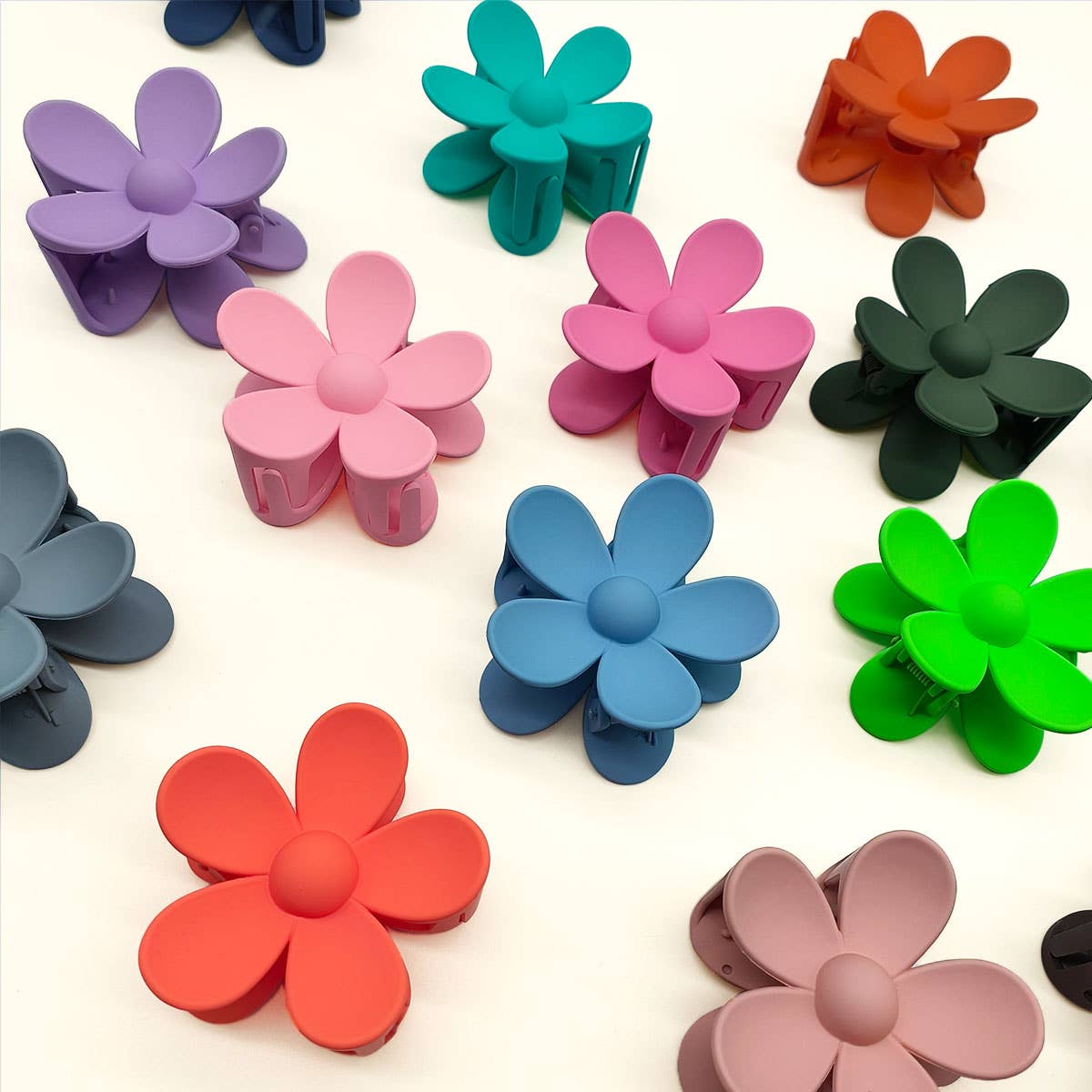 MATTE CUTE FLOWER HAIR CLAW CLIP_CWAHA0089