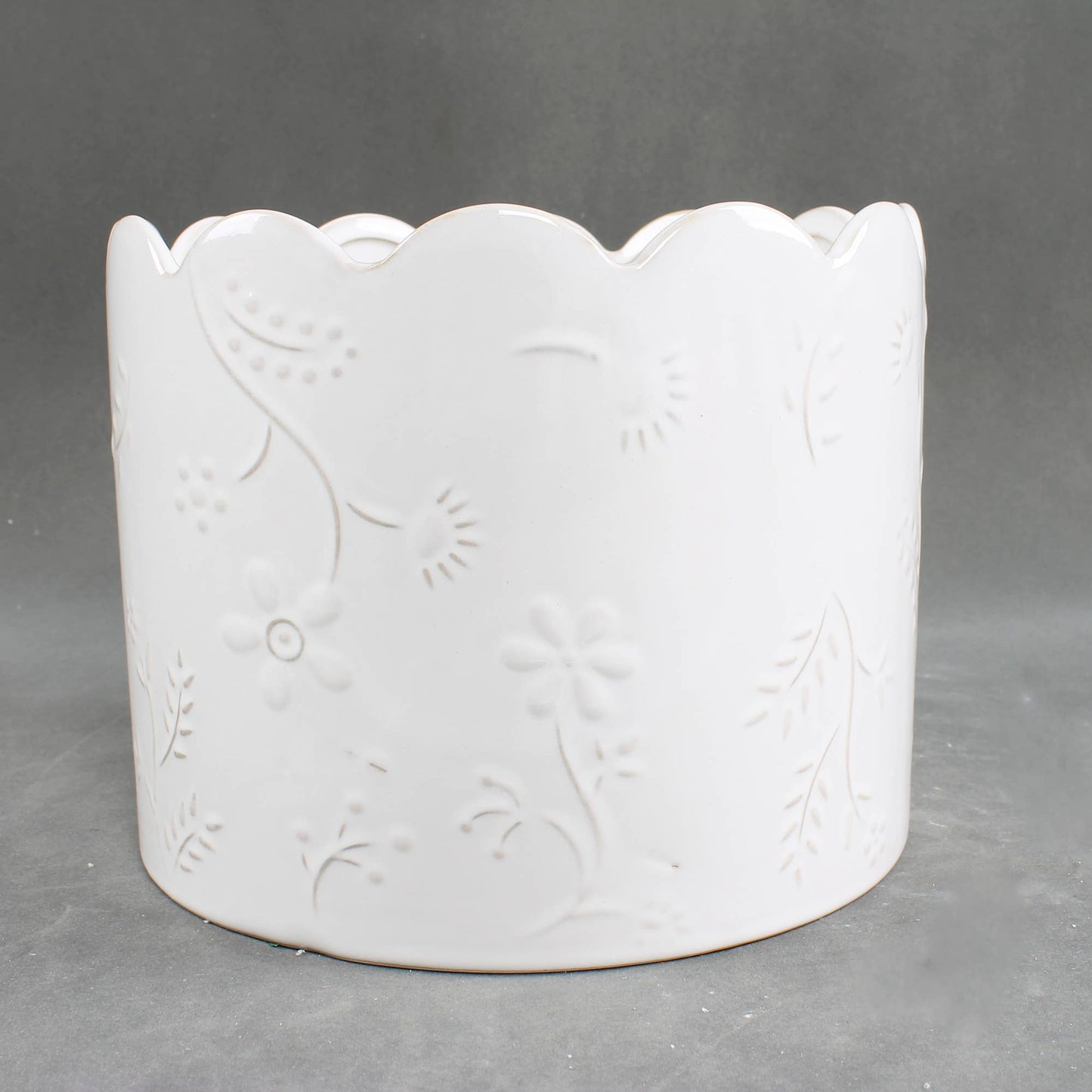 Set of 3 White Scalloped Flower Embossed Planters