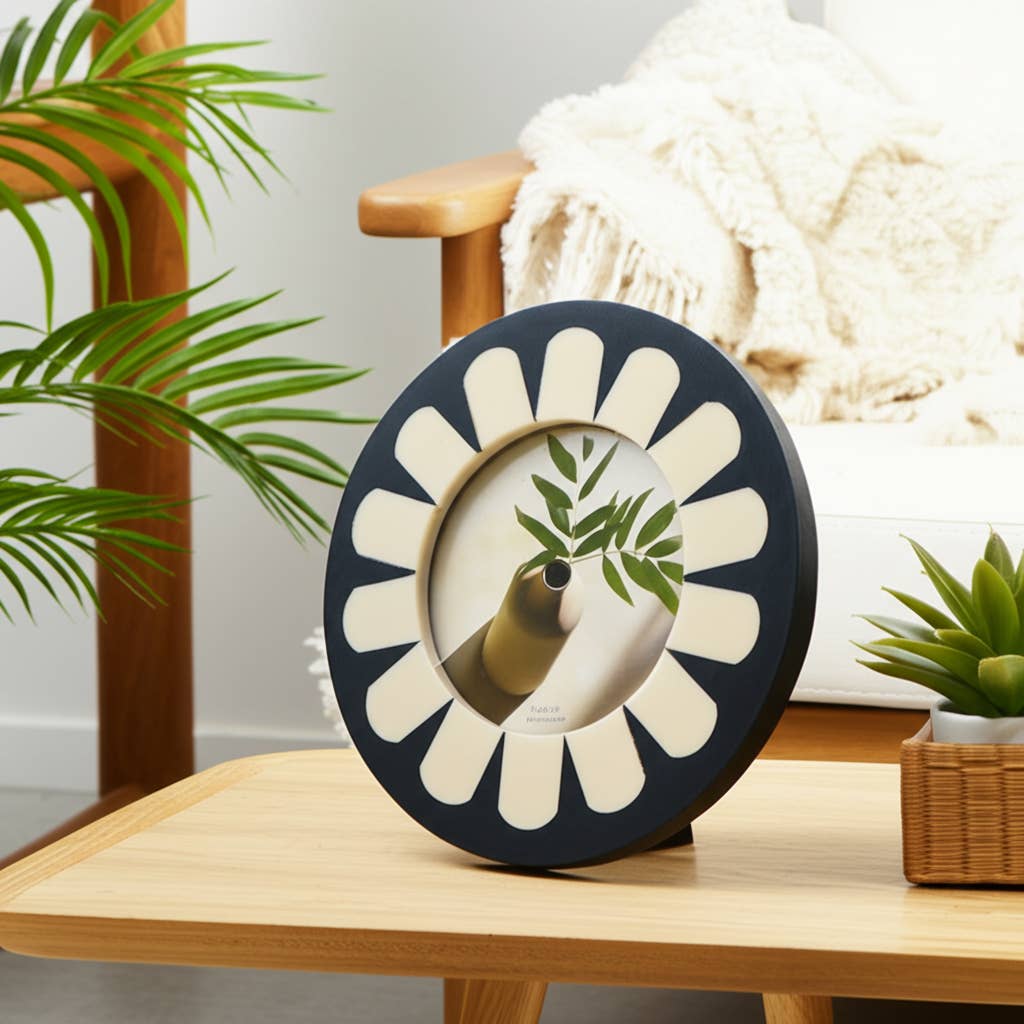 Photo Frame - Black/Ivory Resin Round Flower Design, 4x4 in.