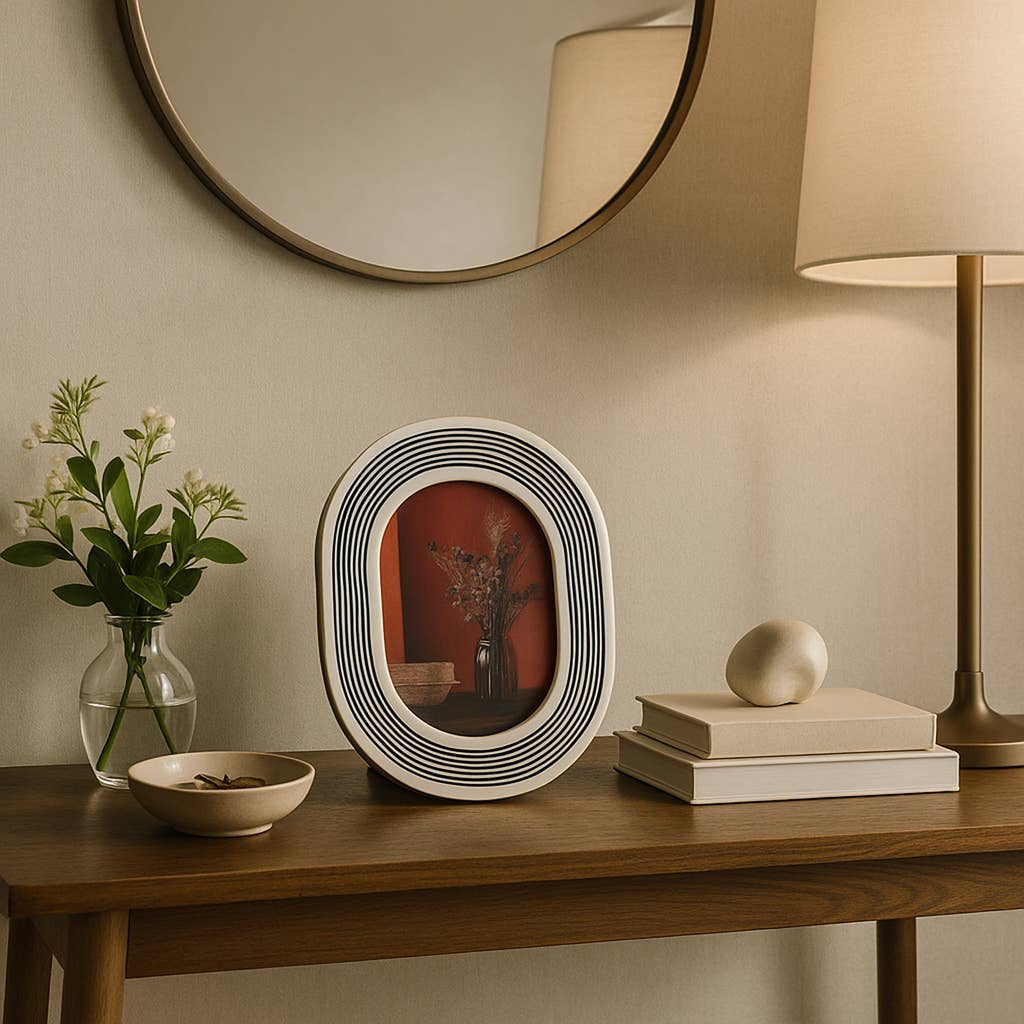 Photo Frame - White/Black Resin Etched Lines, 4x6 in.